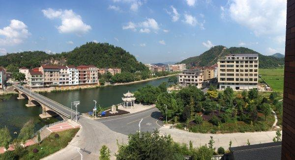 东阳夏屠村十年巨变：从粪缸遍地到淘宝村崛起，仿古门窗产业领跑