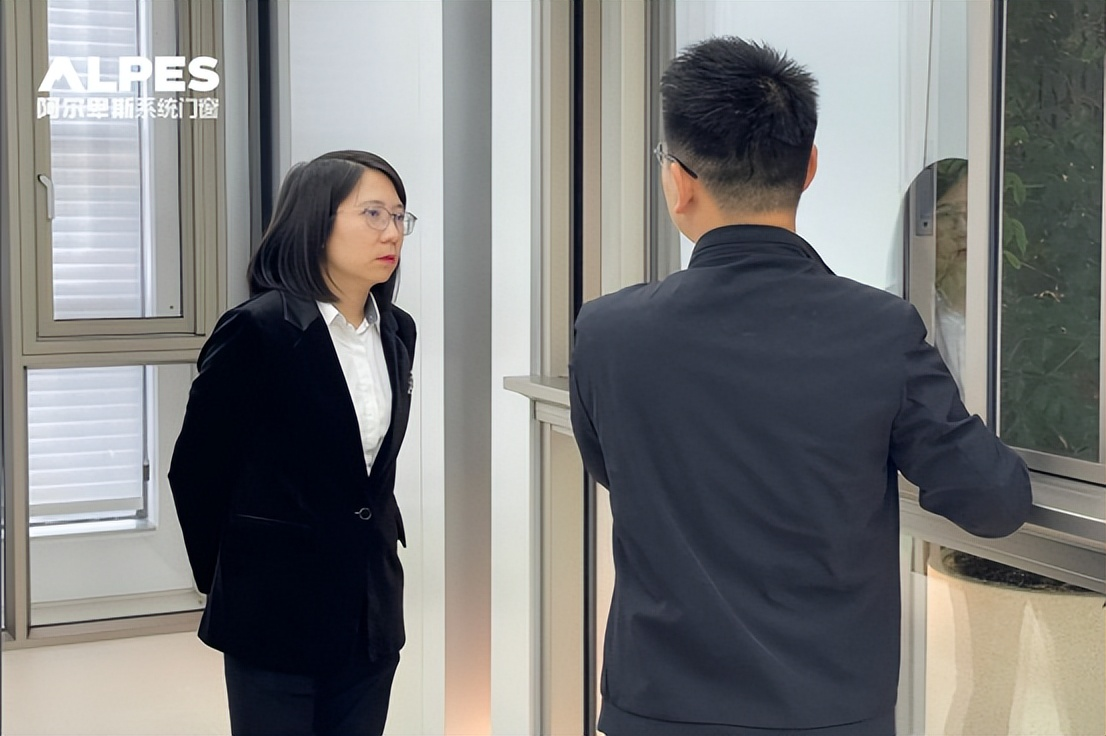 破局价格战!阿尔卑斯联手英辉,瓷泳工艺开启门窗品质革命新纪元! 破局价格战!阿尔卑斯联手英辉,瓷泳工艺开启门窗品质革命新纪元!